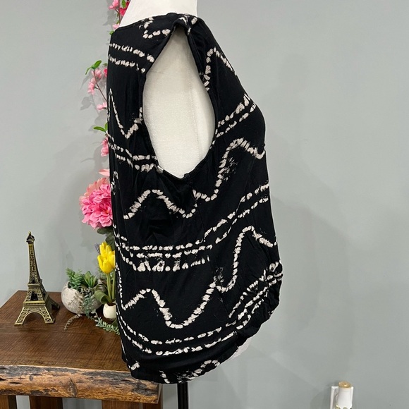 Lucky Brand Sleeveless Top - Picture 5 of 14